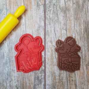 Вырубка + штамп "Мышонок с подарком"